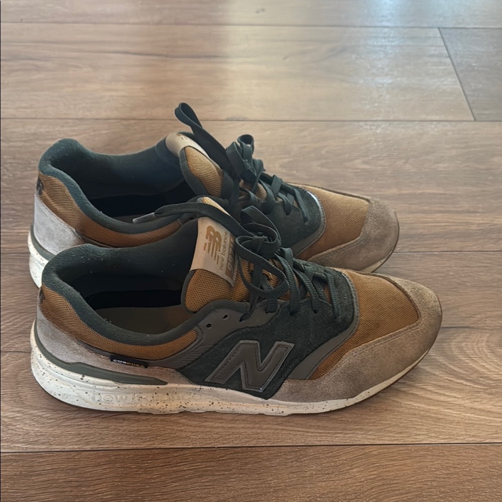 New Balance Men's Brown and Black Sneakers